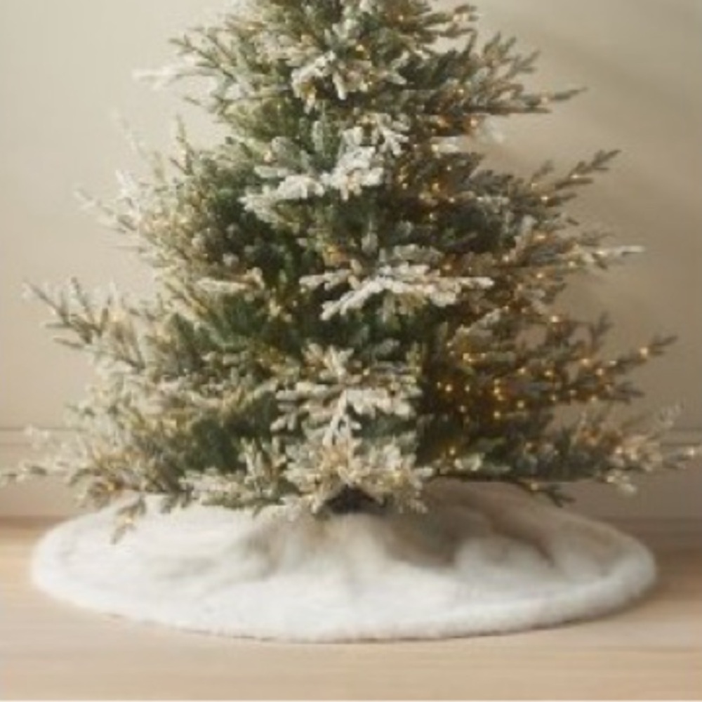 Chloe tipped faux fur Holiday Tree skirt (Anthropologie)